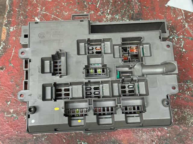 bontott BMW 3 E91 Biztosítéktábla Utastér