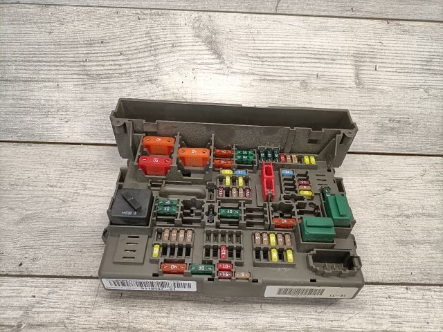 bontott BMW 3 E91 Biztosítéktábla Utastér