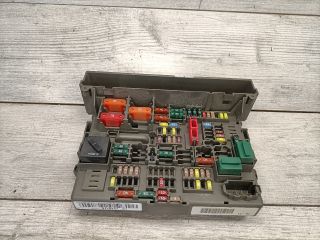 bontott BMW 3 E91 Biztosítéktábla Utastér