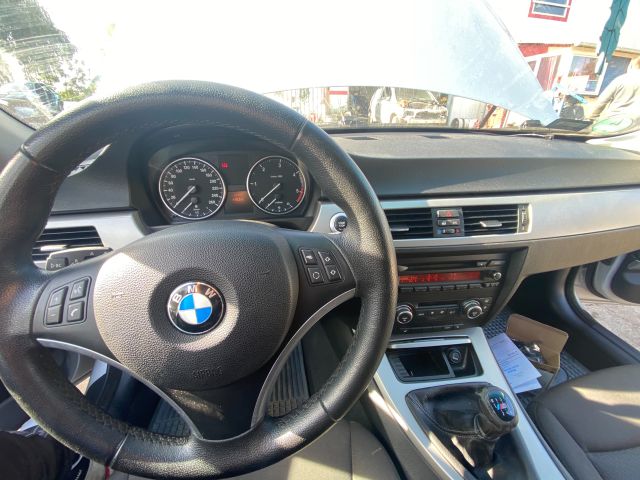 bontott BMW 3 E91 Biztosítéktábla Utastér