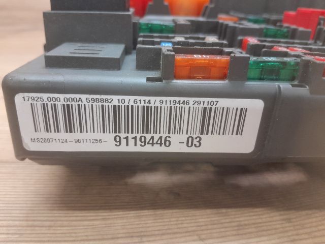 bontott BMW 3 E91 Biztosítéktábla Utastér