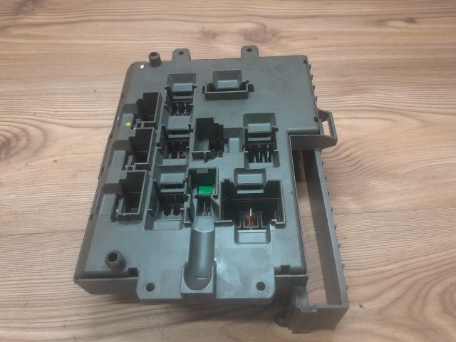 bontott BMW 3 E91 Biztosítéktábla Utastér