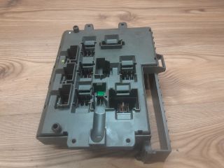 bontott BMW 3 E91 Biztosítéktábla Utastér