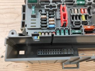 bontott BMW 3 E91 Biztosítéktábla Utastér