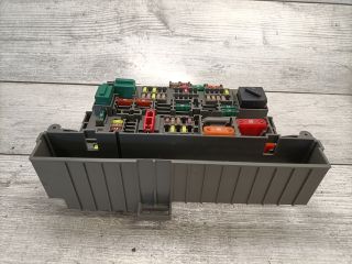 bontott BMW 3 E91 Biztosítéktábla Utastér