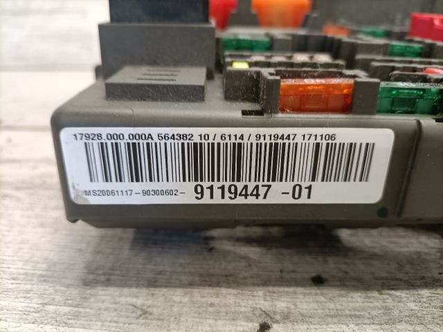 bontott BMW 3 E91 Biztosítéktábla Utastér