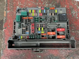 bontott BMW 3 E91 Biztosítéktábla Utastér