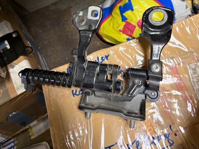 bontott BMW 3 E91 Csomagtérajtó Bal Zsanér