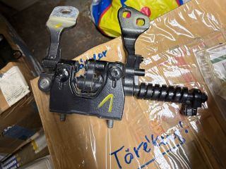 bontott BMW 3 E91 Csomagtérajtó Bal Zsanér