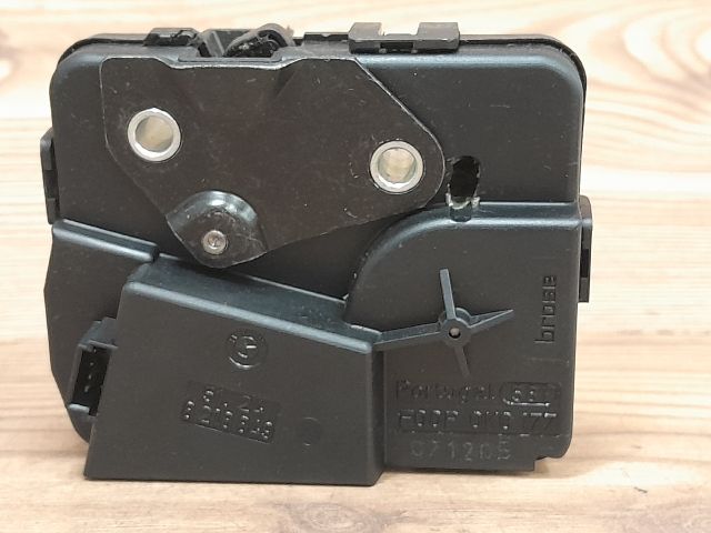 bontott BMW 3 E91 Csomagtérajtó Zárszerkezet