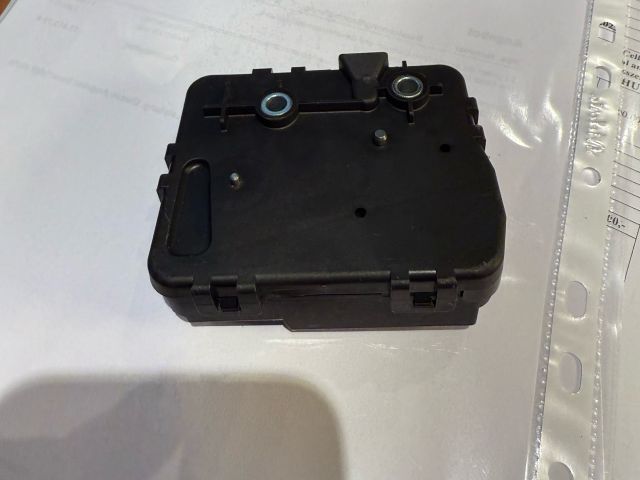 bontott BMW 3 E91 Csomagtérajtó Zárszerkezet