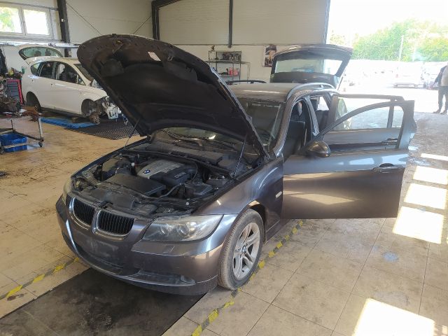 bontott BMW 3 E91 Első Ablakmosó Szivattyú