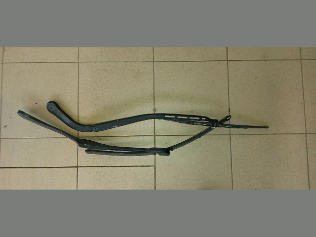 bontott BMW 3 E91 Első Ablaktörlő Kar