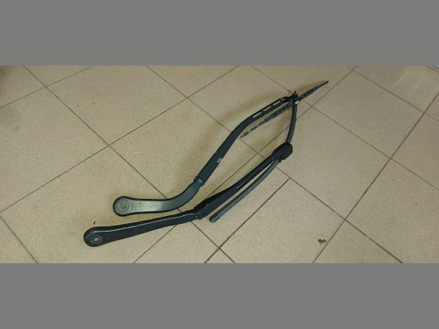 bontott BMW 3 E91 Első Ablaktörlő Kar