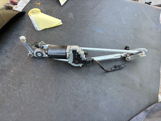 bontott BMW 3 E91 Első Ablaktörlő Motor