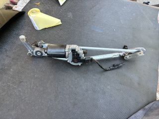 bontott BMW 3 E91 Első Ablaktörlő Motor