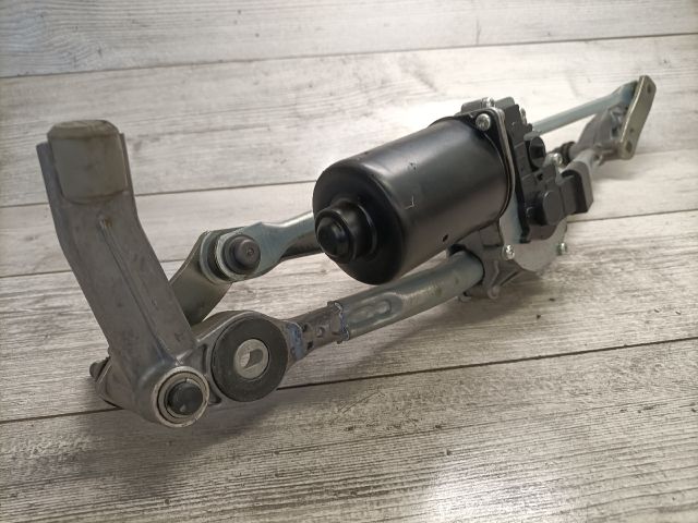 bontott BMW 3 E91 Első Ablaktörlő Szerkezet Motorral