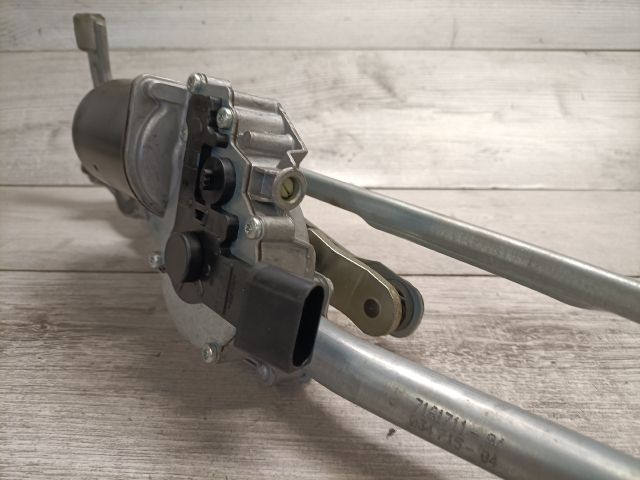 bontott BMW 3 E91 Első Ablaktörlő Szerkezet Motorral