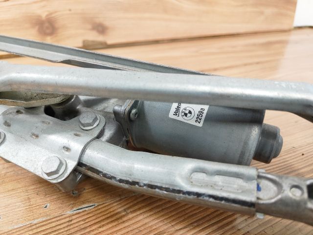 bontott BMW 3 E91 Első Ablaktörlő Szerkezet Motorral