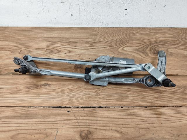 bontott BMW 3 E91 Első Ablaktörlő Szerkezet Motorral