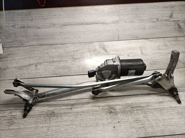 bontott BMW 3 E91 Első Ablaktörlő Szerkezet Motorral