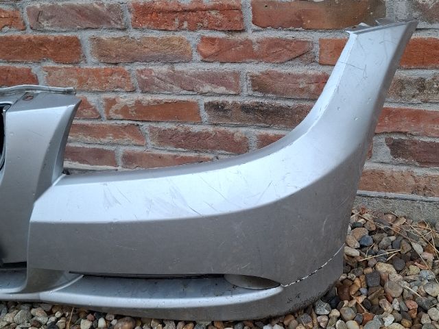 bontott BMW 3 E91 Első Lökhárító (Részeivel)