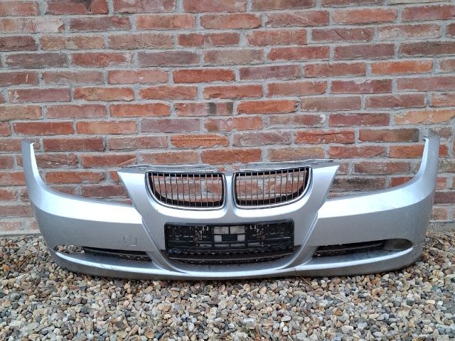 bontott BMW 3 E91 Első Lökhárító (Részeivel)