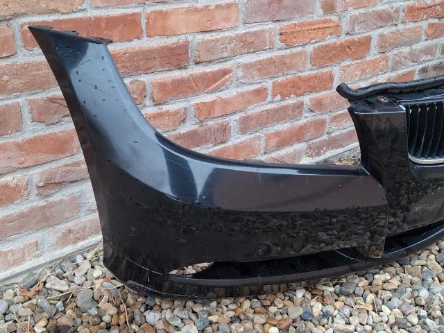 bontott BMW 3 E91 Első Lökhárító (Részeivel)