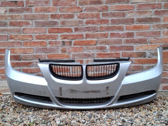 bontott BMW 3 E91 Első Lökhárító (Részeivel)