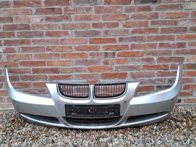 bontott BMW 3 E91 Első Lökhárító (Részeivel)