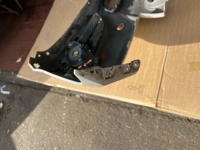 bontott BMW 3 E91 Első Lökhárító (Üresen)