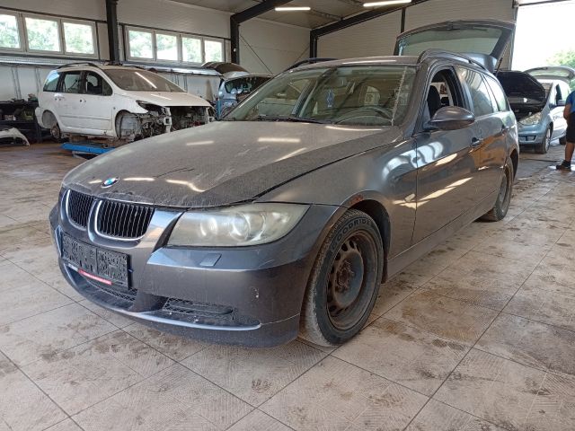 bontott BMW 3 E91 Első Szélvédő Bal Díszléc