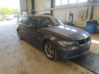 bontott BMW 3 E91 Első Szélvédő Jobb Díszléc