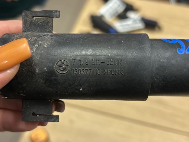 bontott BMW 3 E91 Fényszórómosó Fúvóka (Pozíciófüggetlen)