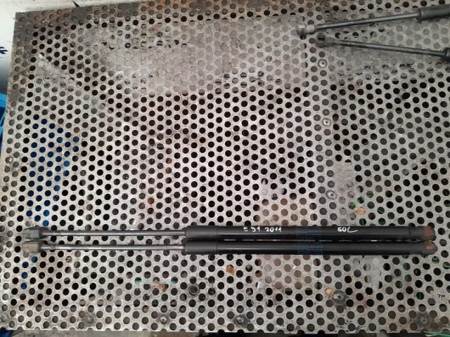 bontott BMW 3 E91 Gázrugós Kitámasztó Teleszkóp Pár Csomagtérajtó