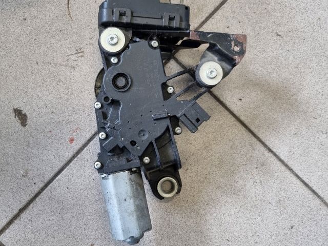 bontott BMW 3 E91 Hátsó Ablaktörlő Motor