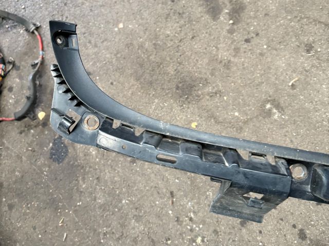 bontott BMW 3 E91 Hátsó középső Lökhárító Tartó (Műanyag)