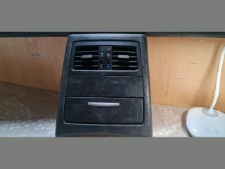 bontott BMW 3 E91 Hátsó középső Szellőző