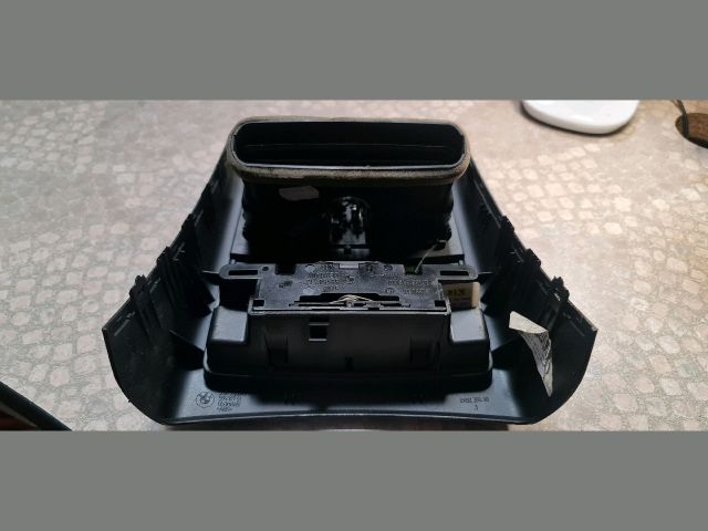 bontott BMW 3 E91 Hátsó középső Szellőző