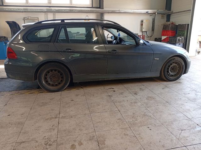 bontott BMW 3 E91 Hátsó Lökhárító Merevítő (Fém)