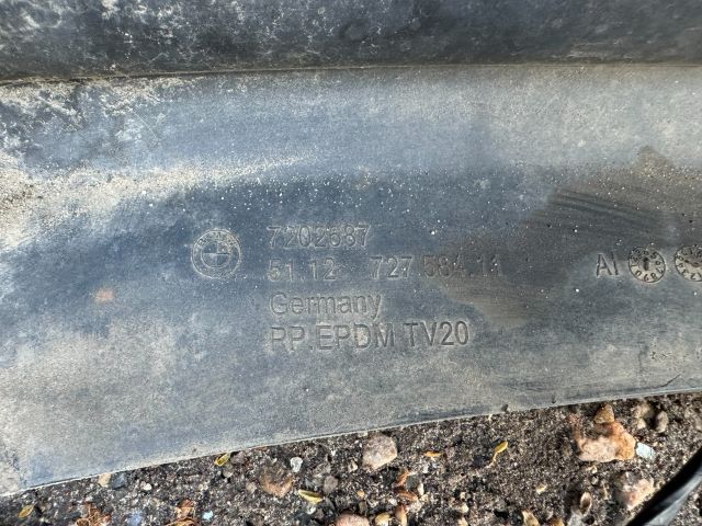 bontott BMW 3 E91 Hátsó Lökhárító (Részeivel)