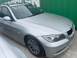 bontott BMW 3 E91 Hűtőrács