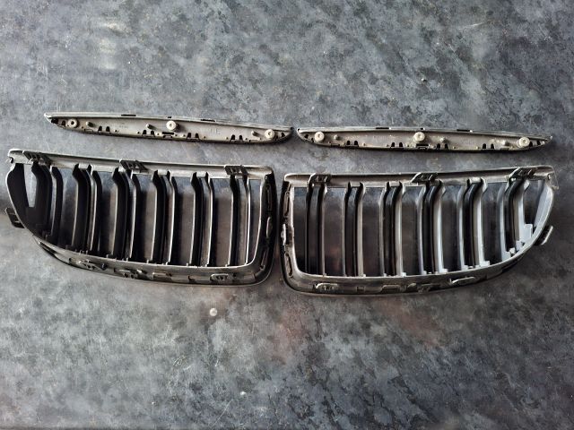 bontott BMW 3 E91 Hűtőrács