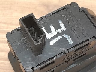 bontott BMW 3 E91 Jobb első Ablakemelő Kapcsoló