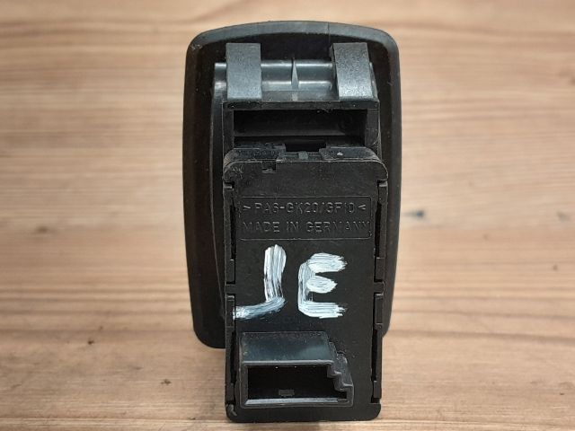 bontott BMW 3 E91 Jobb első Ablakemelő Kapcsoló