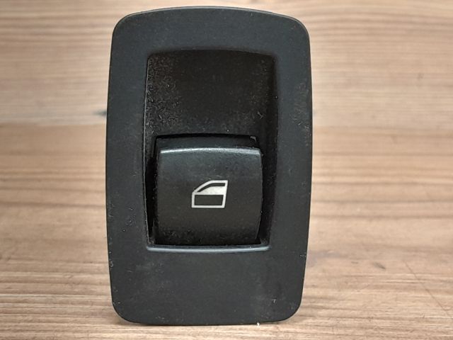 bontott BMW 3 E91 Jobb első Ablakemelő Kapcsoló