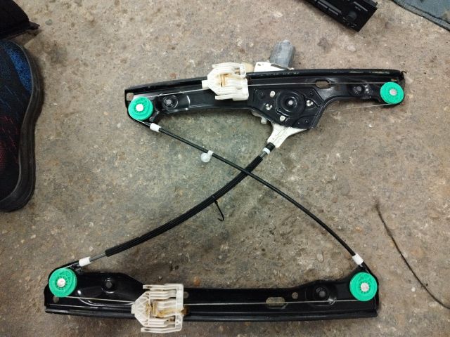 bontott BMW 3 E91 Jobb első Ablakemelő Szerkezet (Elektromos)