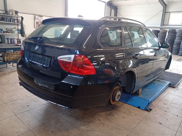 bontott BMW 3 E91 Jobb első Ajtó Kárpit