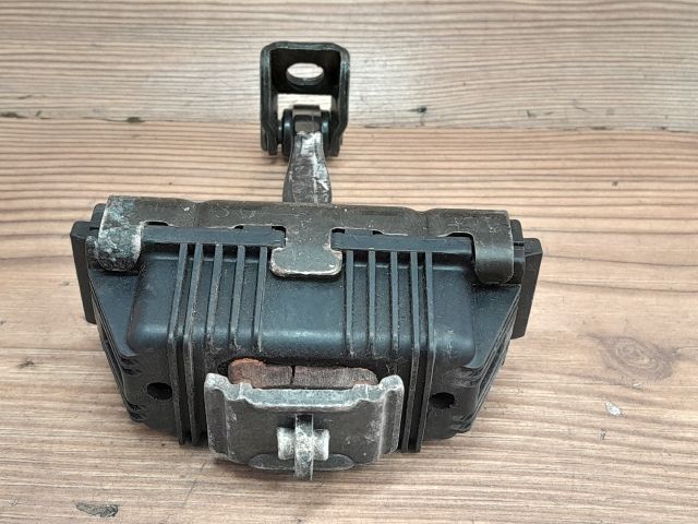 bontott BMW 3 E91 Jobb első Ajtóhatároló