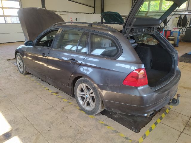 bontott BMW 3 E91 Jobb első Ajtóhatároló